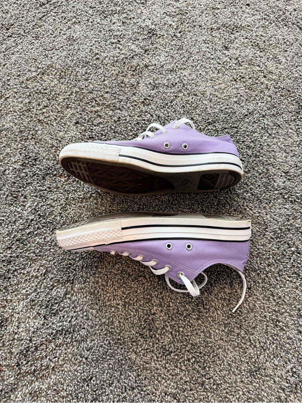 Converse Lavender Low Top Sneakers with White Accents 6M/8W - Picture 4 of 4